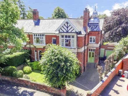 Stunning Victorian Residence - Five Bedrooms - Kettering (NN15)