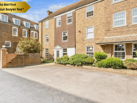 Two Bedroom Apartment - Seafront Location - Ideal Investment (BN3)