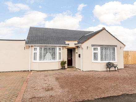 Renovated Three Bedroom Bungalow with Ample Parking - Market Harborough (LE16)