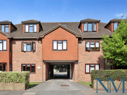 Modern One Bedroom Flat - Perfect Investment (Yields 8.5%) or First Time Buy - Redhill, Surrey (RH1)