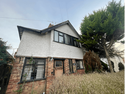 Three Bedroom Detached Home for Renovation - Glenfield, Leicester (LE3)